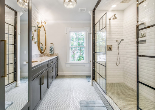 Piatto doccia, materiali a confronto: dalla ceramica alla resina