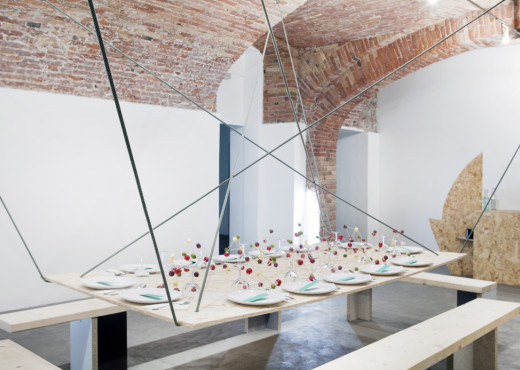 arma agharta e un "ambiente per banchetto fluttuante"