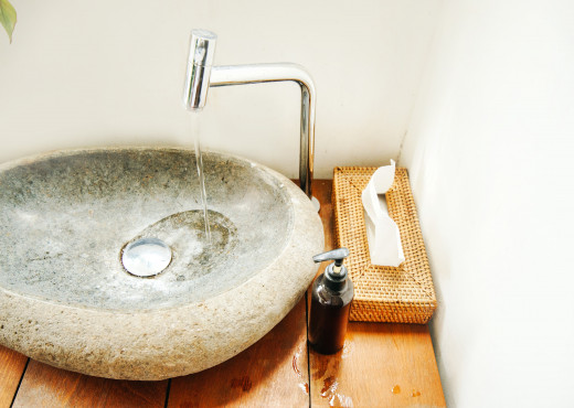 Lavabo in pietra: tutti i vantaggi di un materiale senza tempo