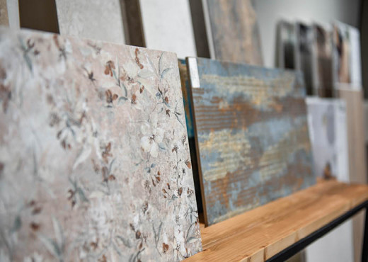 Combinazioni di colore con i rivestimenti del bagno